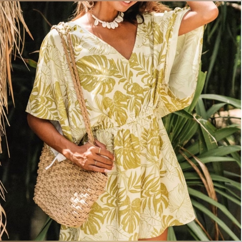 NWT Cupshe Tropical Leaf Print Bell Sleeve Romper - Picture 15 of 15